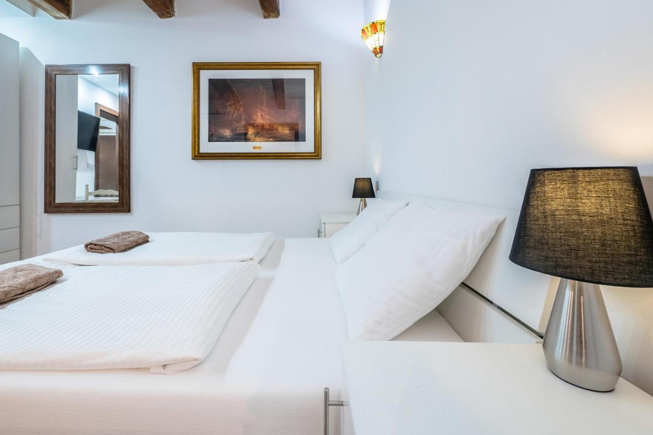 Valletta Main Street Apartment Deluxe Eksteriør billede