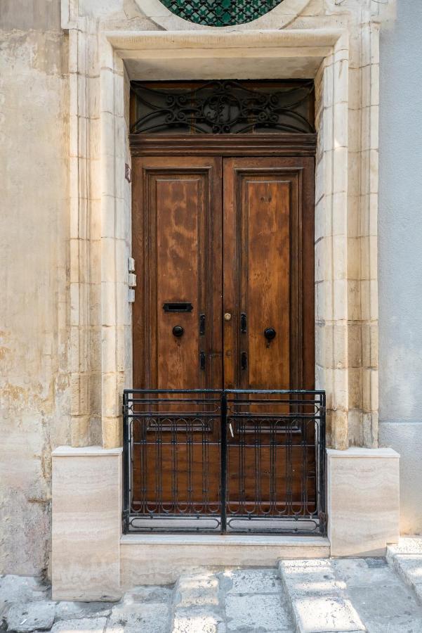 Valletta Main Street Apartment Deluxe Eksteriør billede
