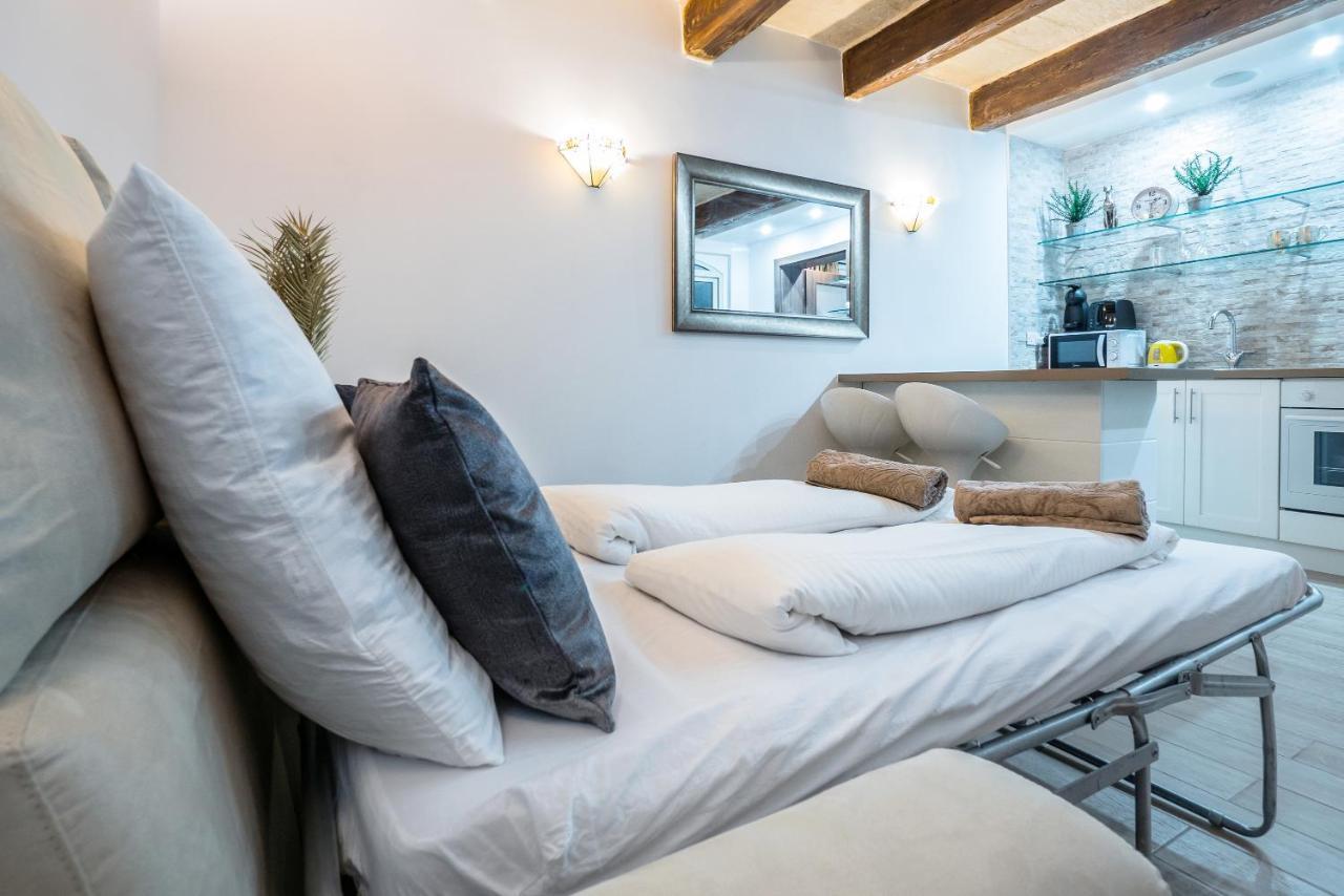 Valletta Main Street Apartment Deluxe Eksteriør billede
