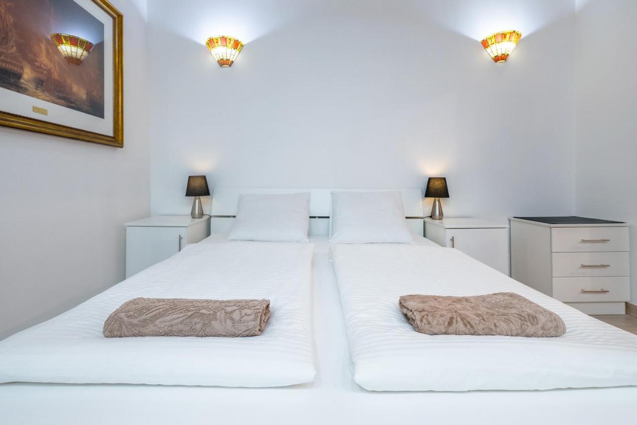 Valletta Main Street Apartment Deluxe Eksteriør billede